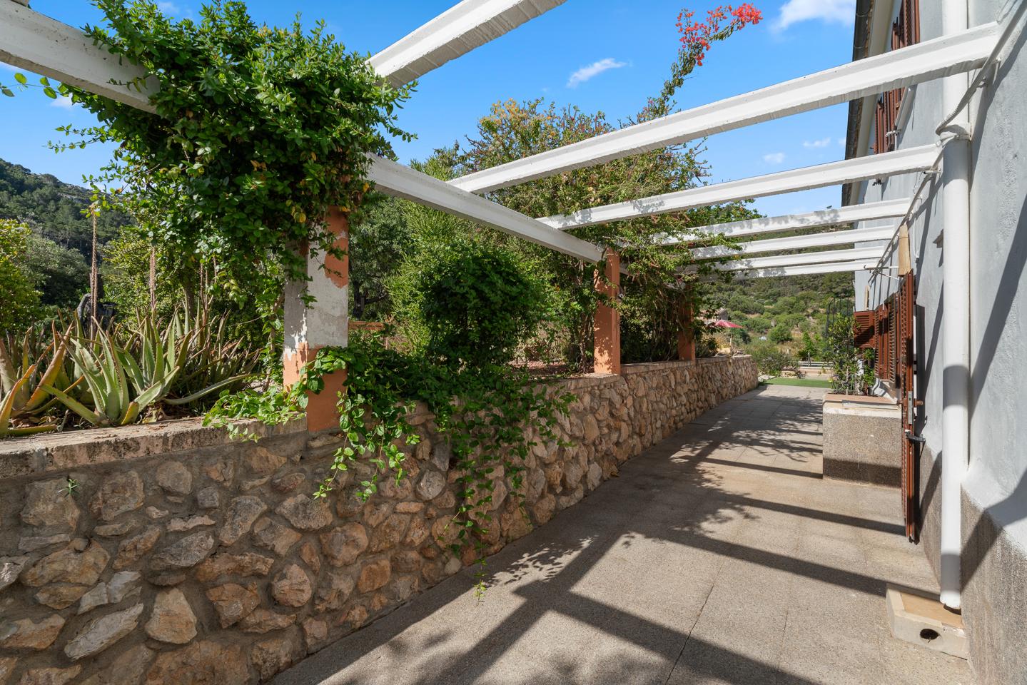 Finca mallorquina con vistas a las montañas y piscina en S’Arracó — S'Arracó — Foto 4