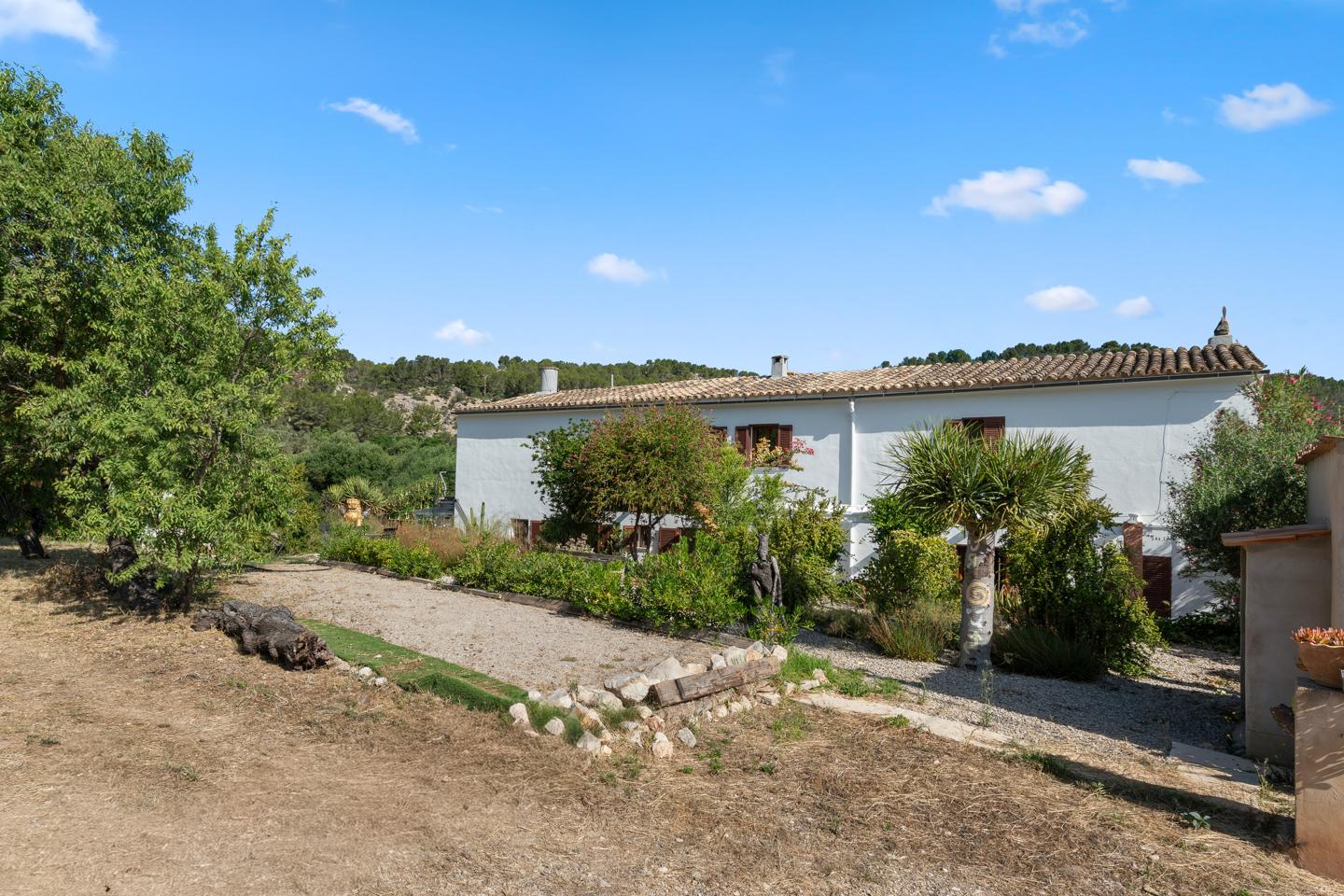 Finca mallorquina con vistas a las montañas y piscina en S’Arracó — S'Arracó — Foto 3