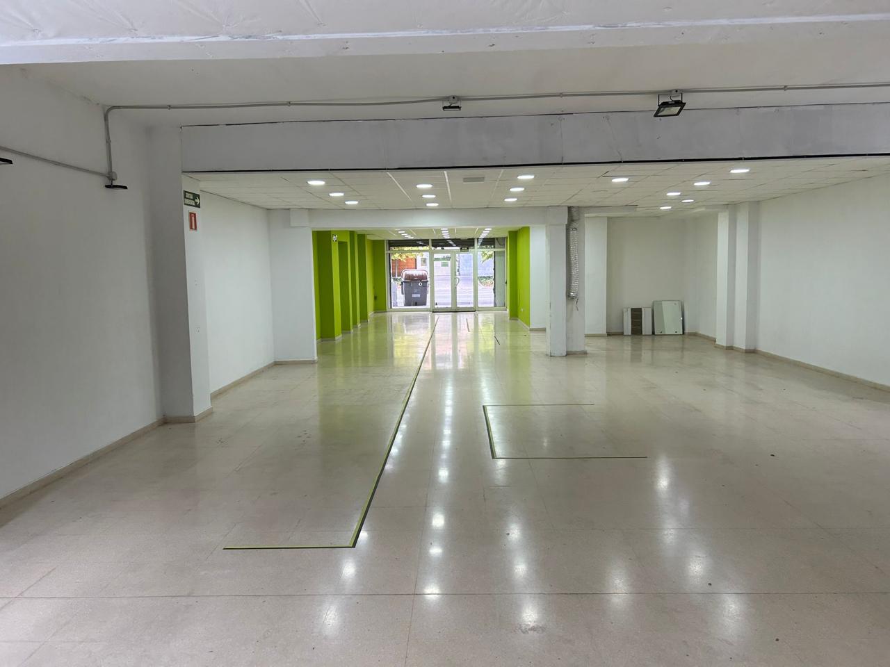 Local en Passeig del Vint-i-dos de Juliol, Terrassa, Barcelona de 195 m2