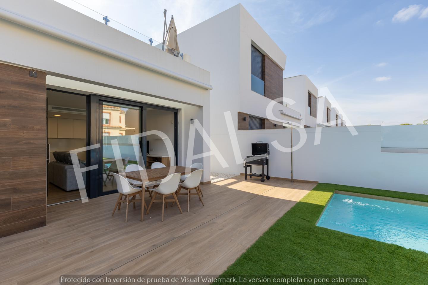 Casa / chalet en Carrer d'Ibi, CAMPELLO, Alicante de 235 m2