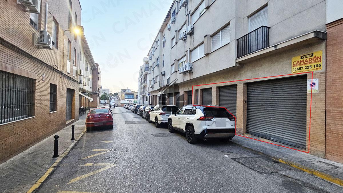 Local en venta en Coria del Río de 82 m2 REF:04095