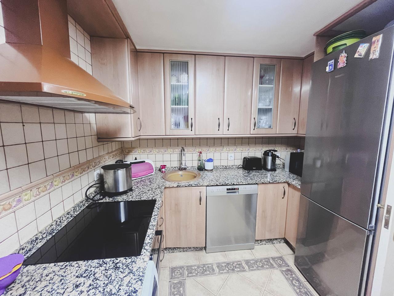 Piso de 4 dormitorios y 2 baños en Extramuros.