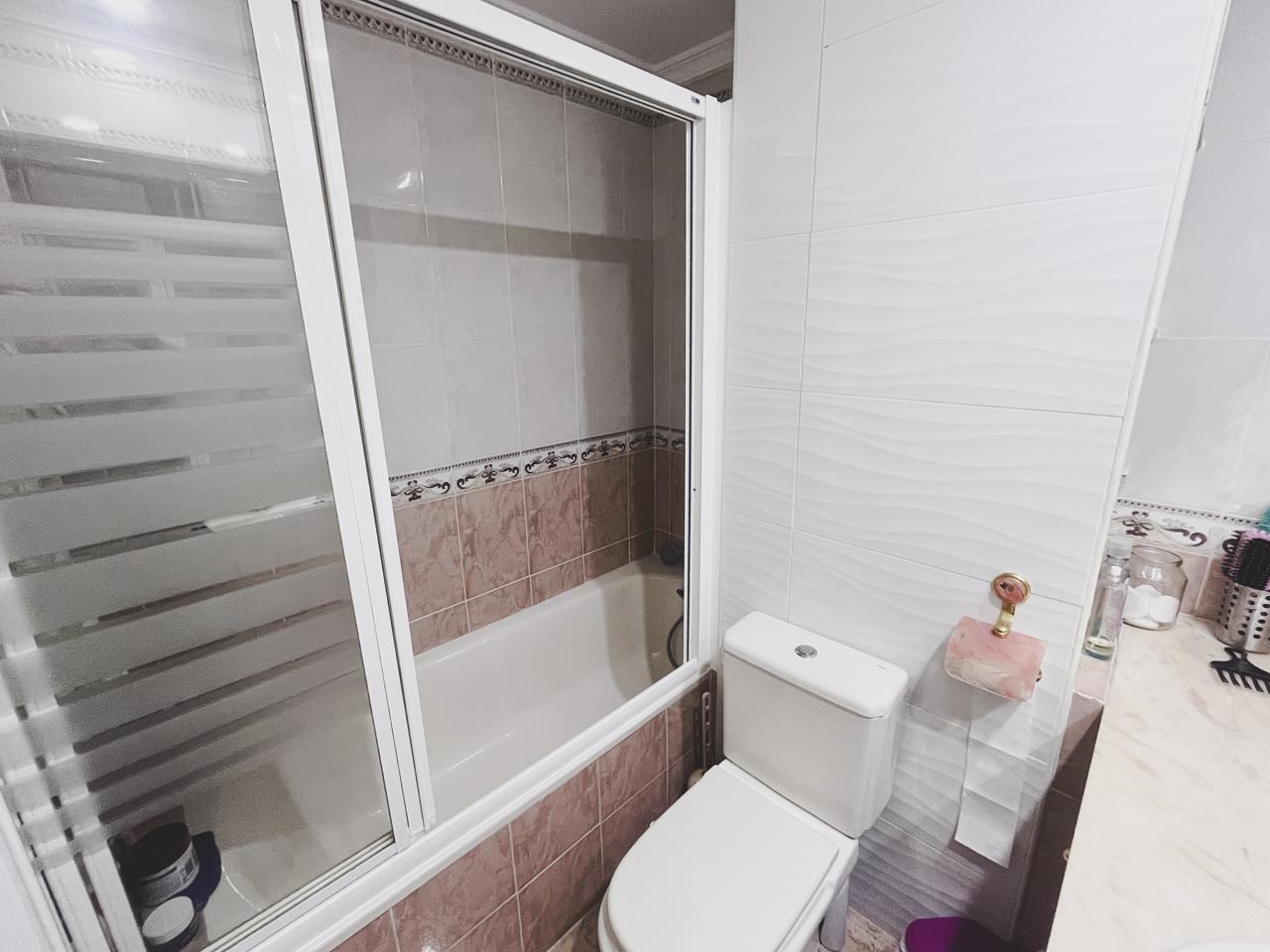 Piso de 4 dormitorios y 2 baños en Extramuros.