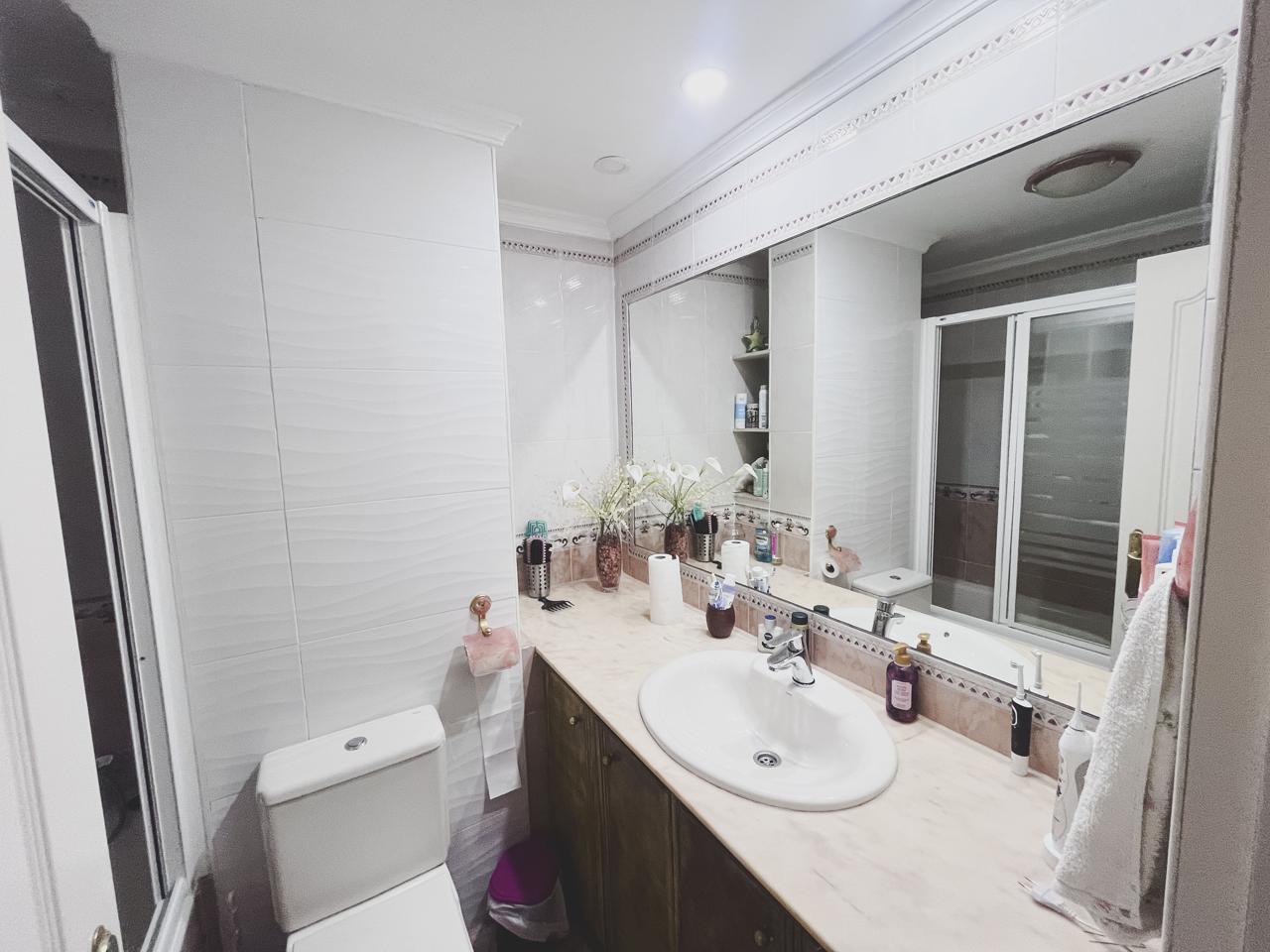 Piso de 4 dormitorios y 2 baños en Extramuros.