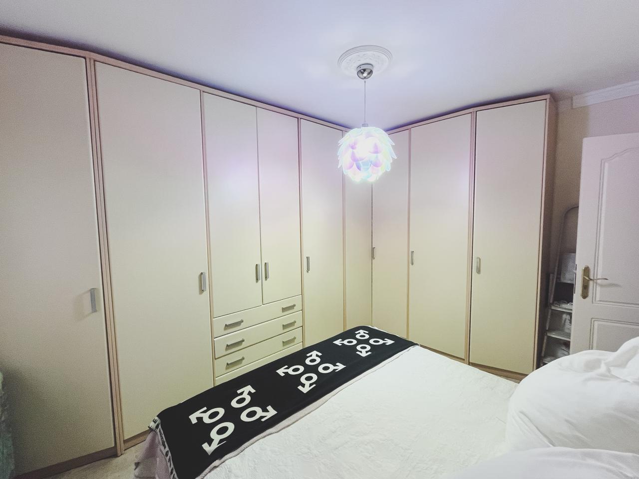 Piso de 4 dormitorios y 2 baños en Extramuros.