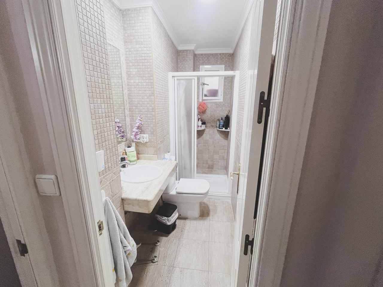 Piso de 4 dormitorios y 2 baños en Extramuros.