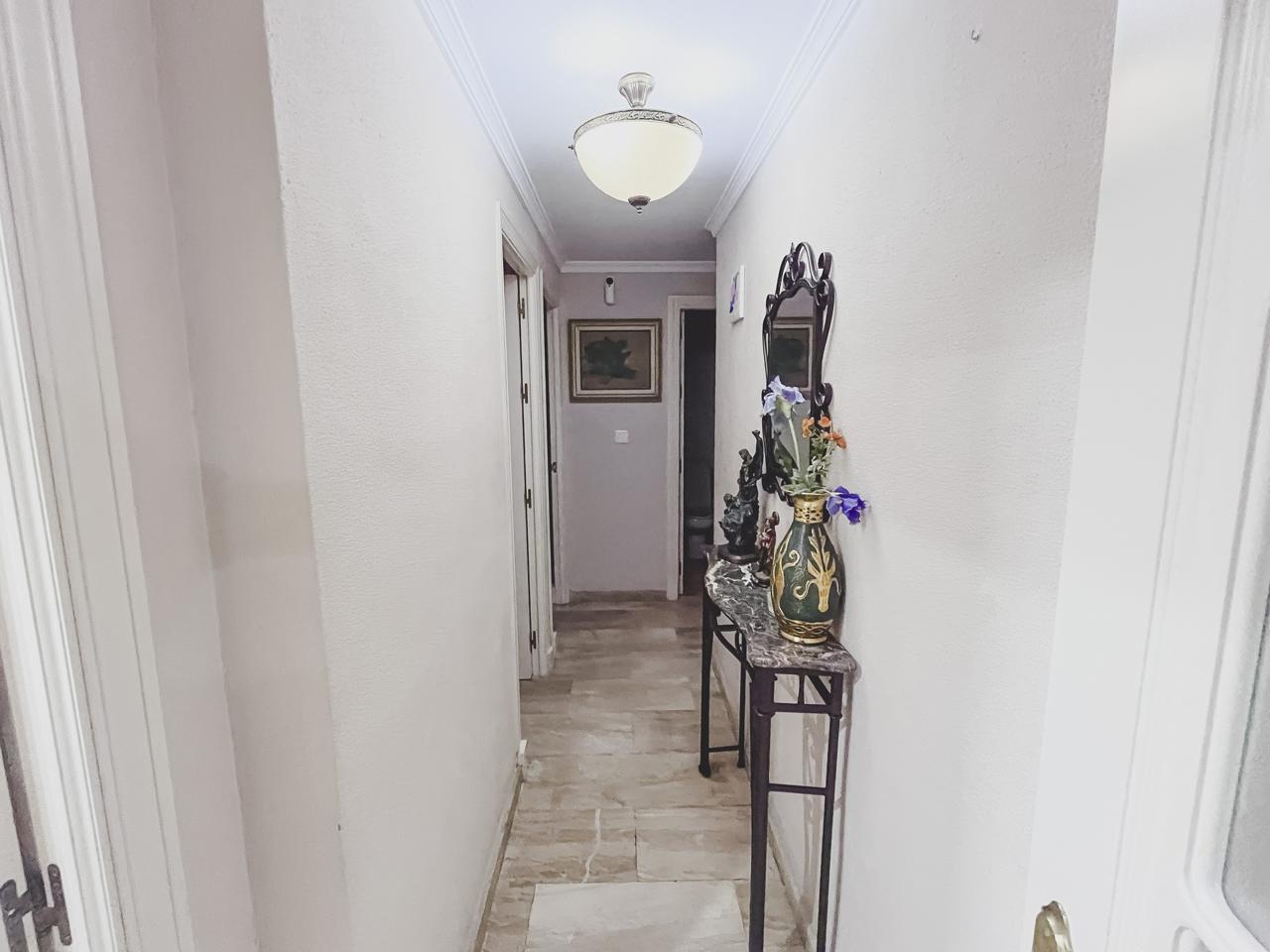 Piso de 4 dormitorios y 2 baños en Extramuros.