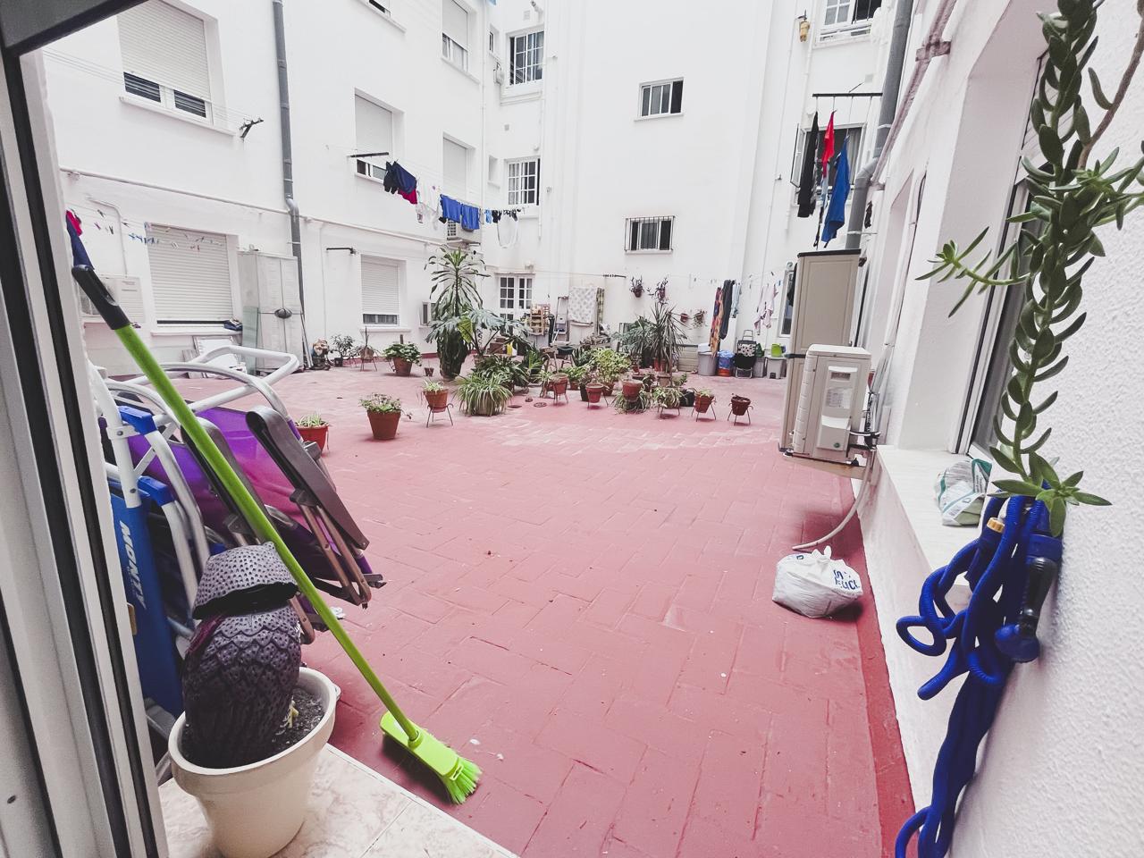 Piso de 4 dormitorios y 2 baños en Extramuros.