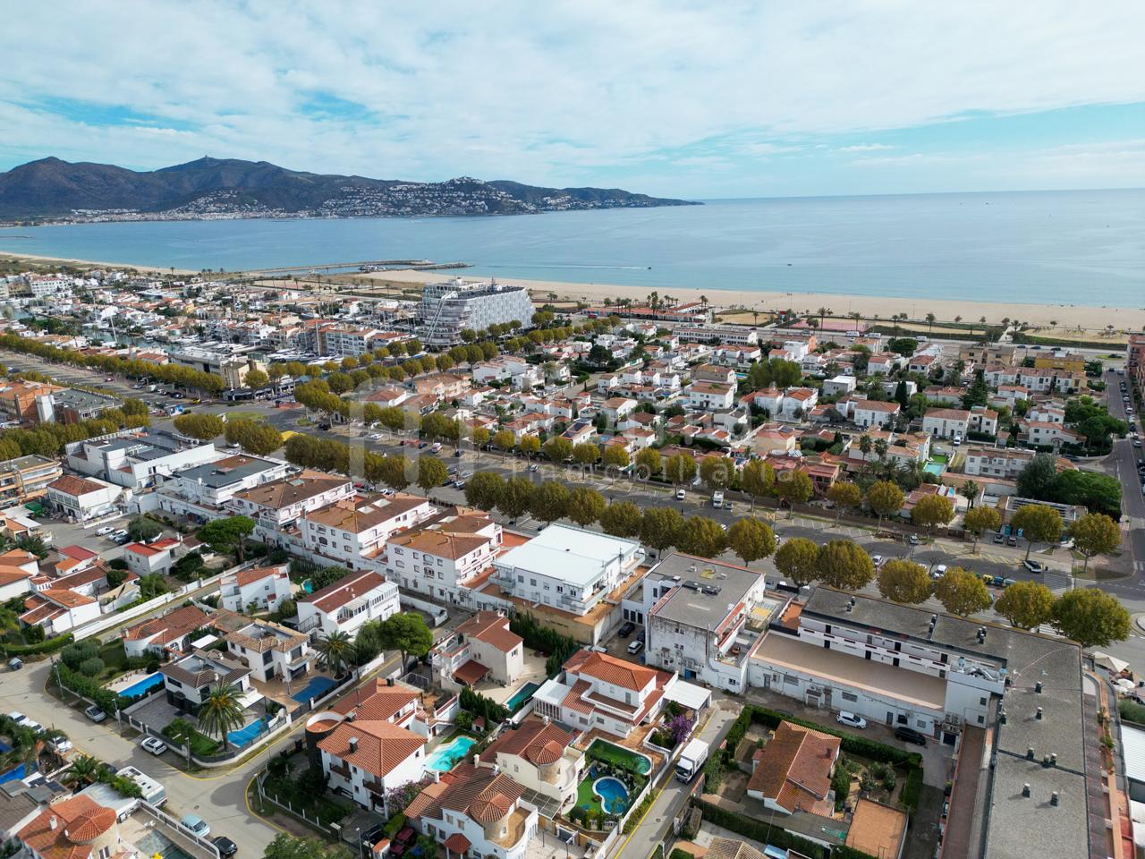 villas en empuriabrava · carrer-de-sant-mori-17487 525000€