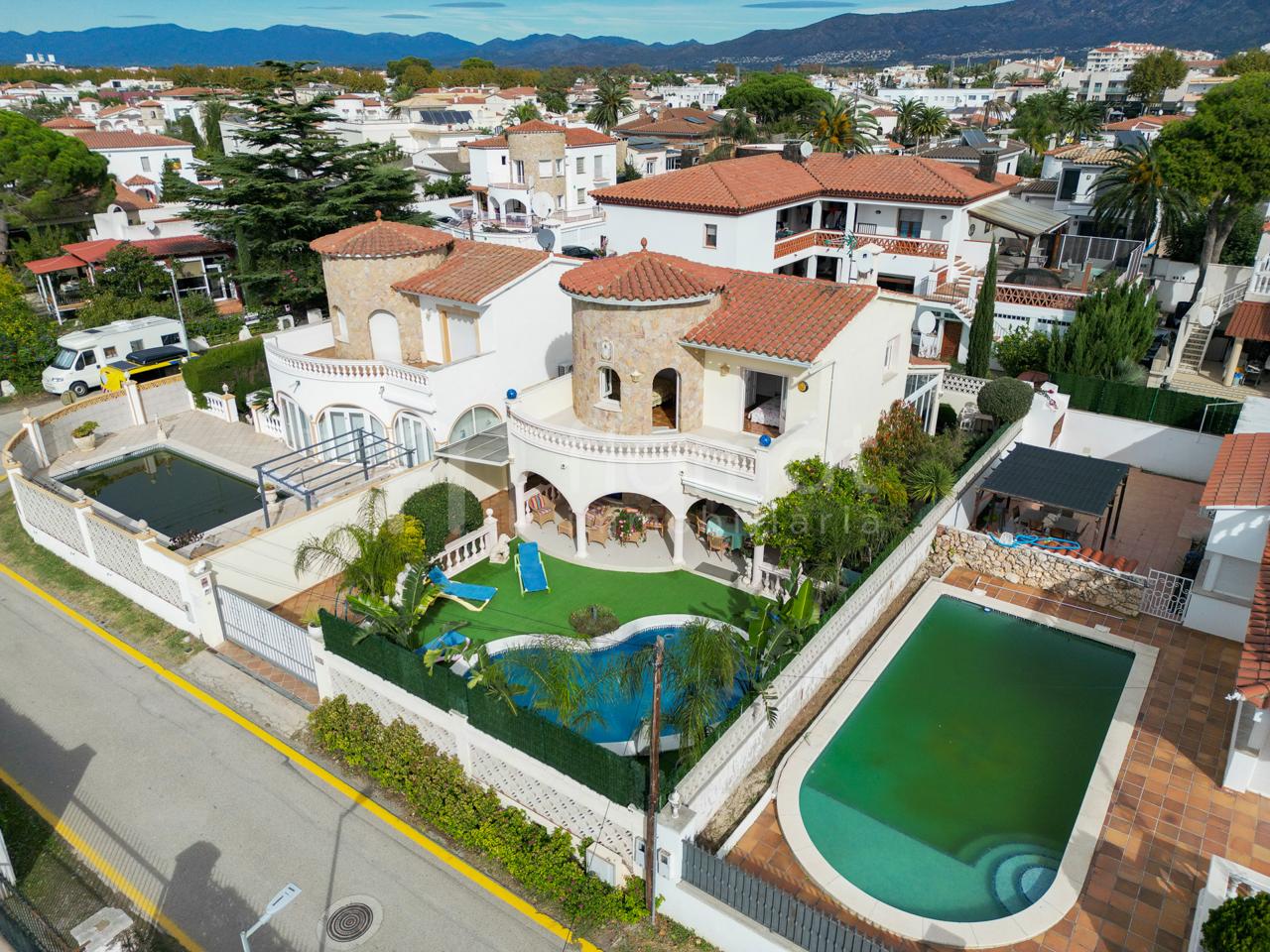 villas en empuriabrava · carrer-de-sant-mori-17487 525000€