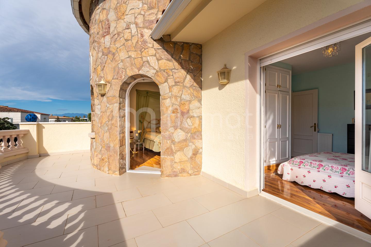 villas en empuriabrava · carrer-de-sant-mori-17487 525000€