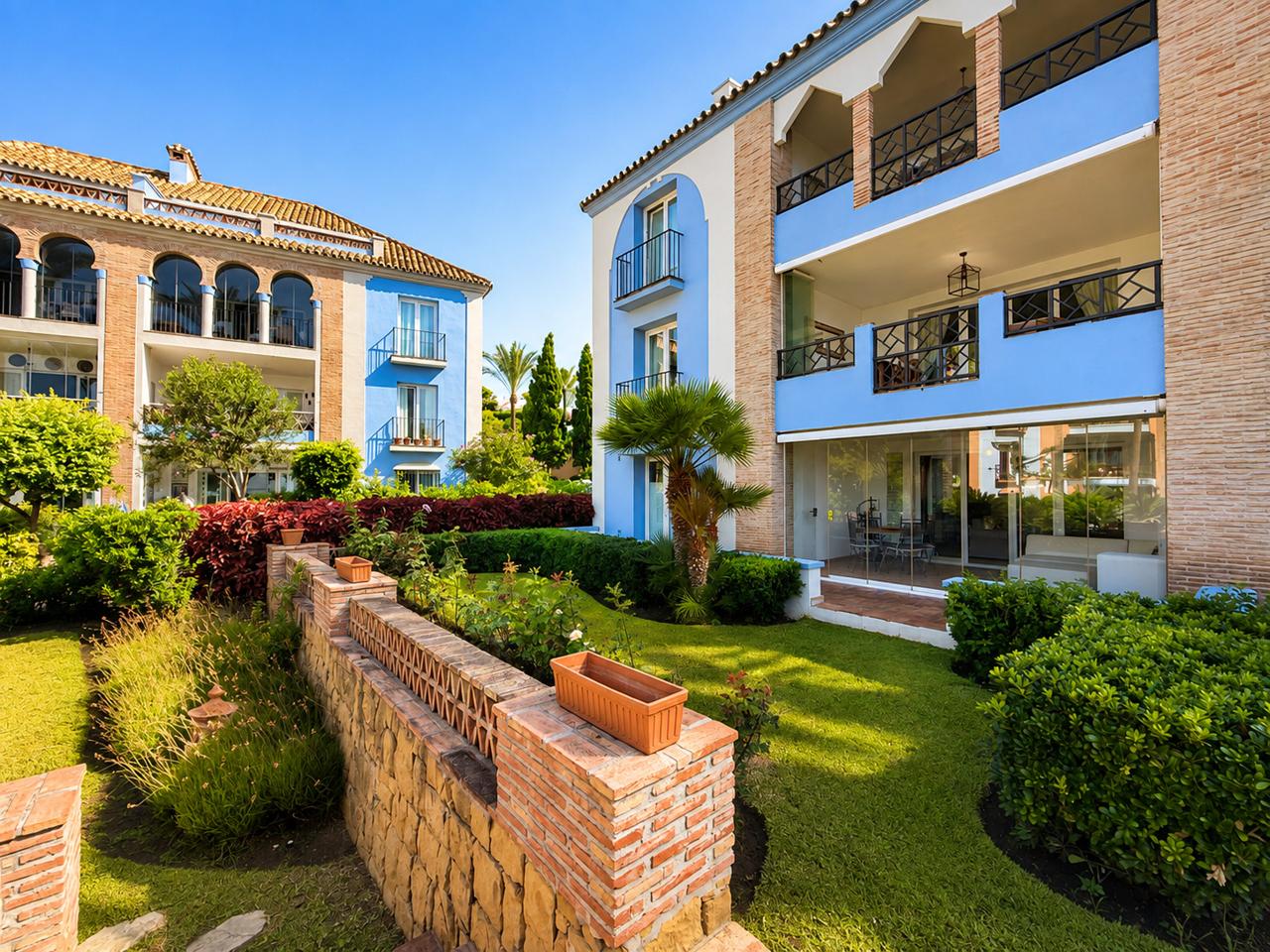 Apartment in La Duquesa - view 1