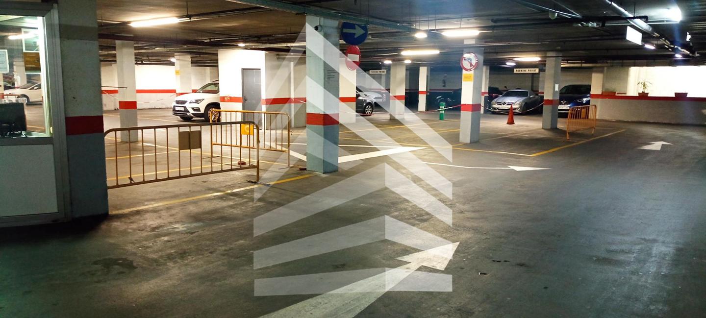 parking en barcelona · carrer-de-sant-pere-d'abanto-08014 12690€