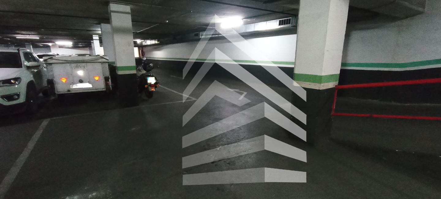 parking en barcelona · carrer-de-sant-pere-d'abanto-08014 12690€