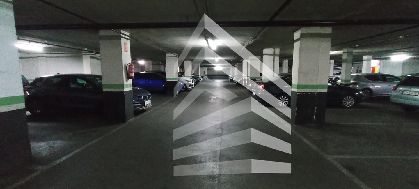 parking en barcelona · carrer-de-sant-pere-d'abanto-08014 12690€