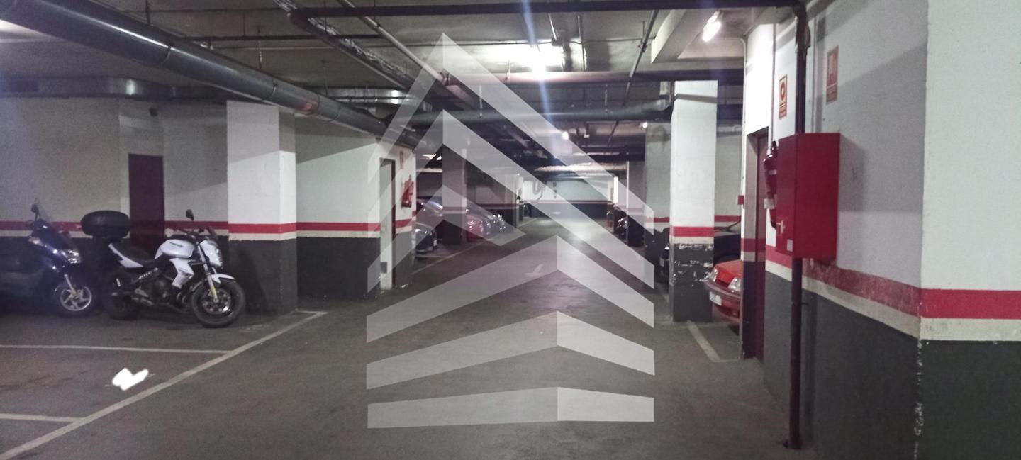 parking en barcelona · carrer-de-sant-pere-d'abanto-08014 12690€