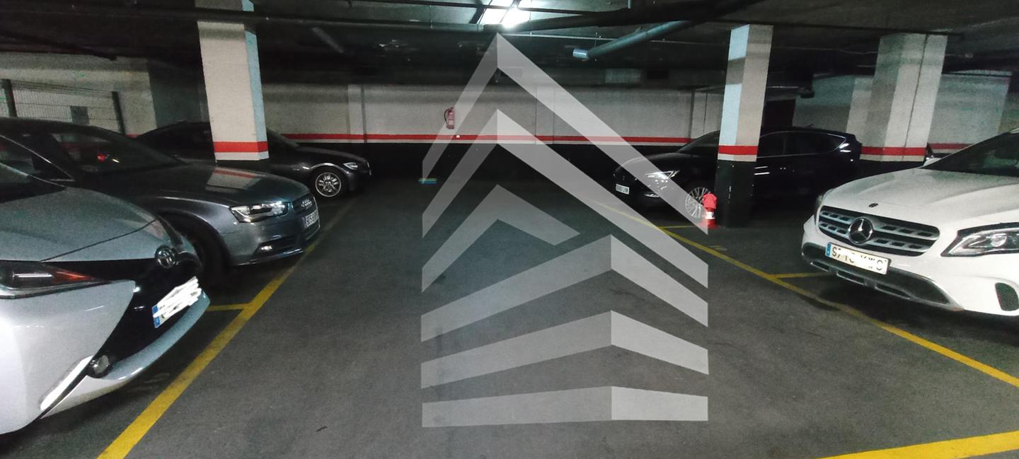 parking en barcelona · carrer-de-sant-pere-d'abanto-08014 12690€