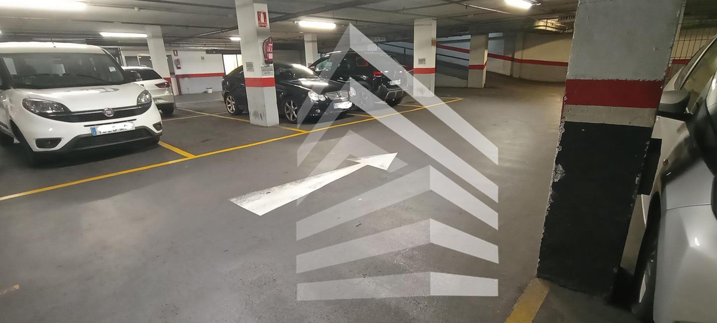 parking en barcelona · carrer-de-sant-pere-d'abanto-08014 12690€