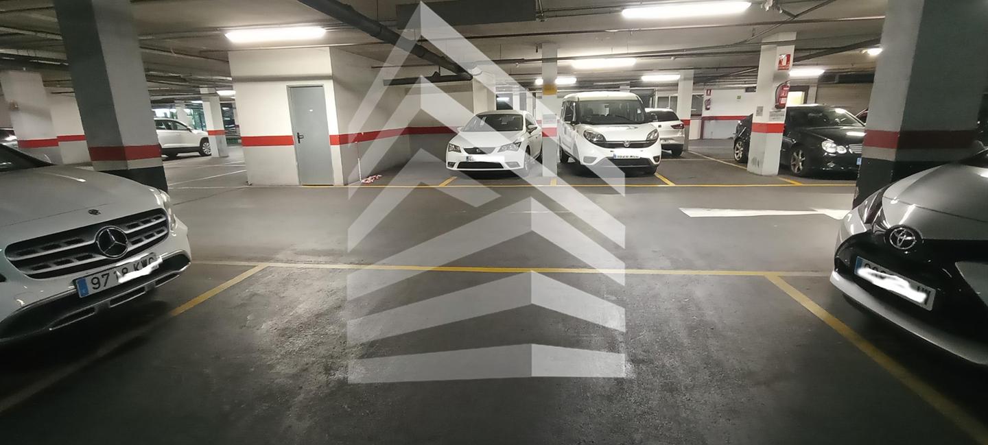 parking en barcelona · carrer-de-sant-pere-d'abanto-08014 12690€