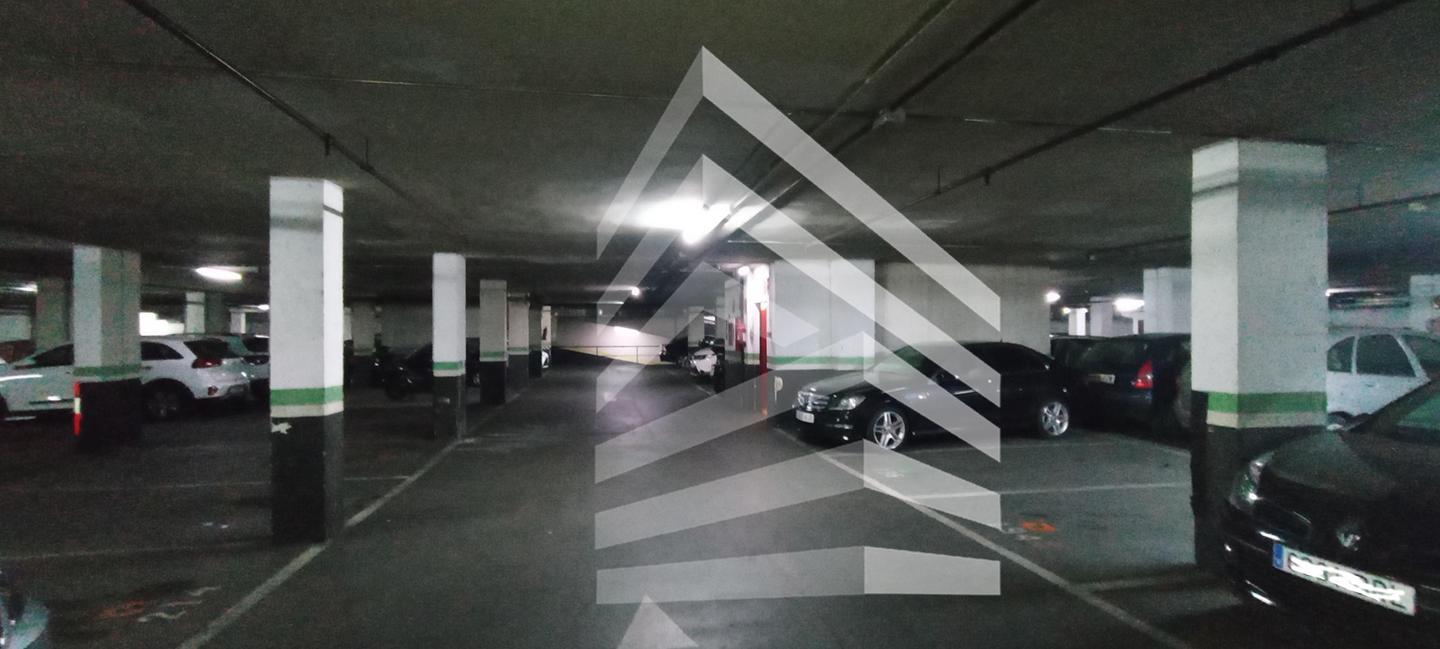 parking en barcelona · carrer-de-sant-pere-d'abanto-08014 12690€