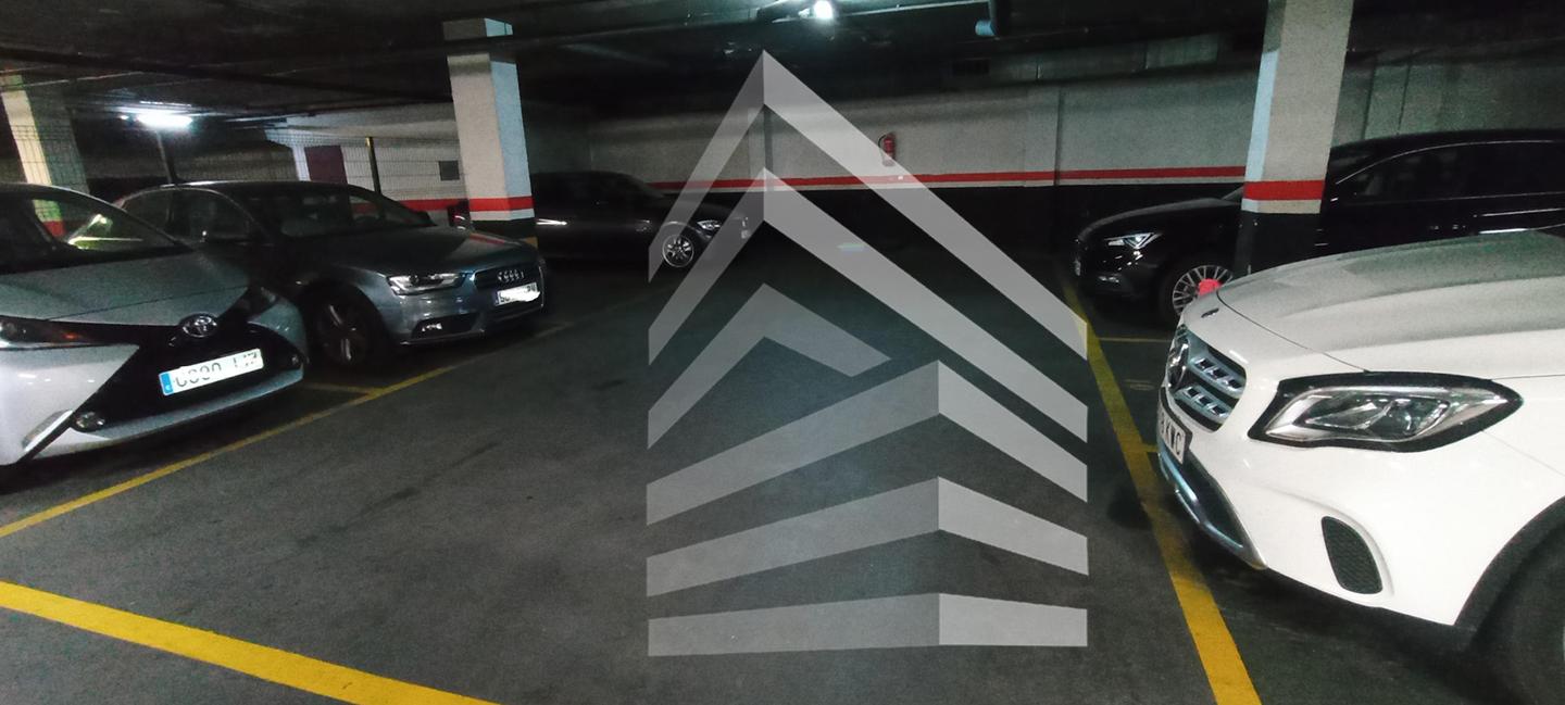 parking en barcelona · carrer-de-sant-pere-d'abanto-08014 12690€