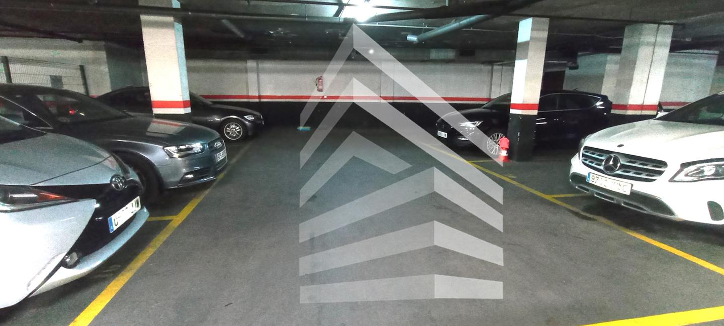 parking en barcelona · carrer-de-sant-pere-d'abanto-08014 13100€