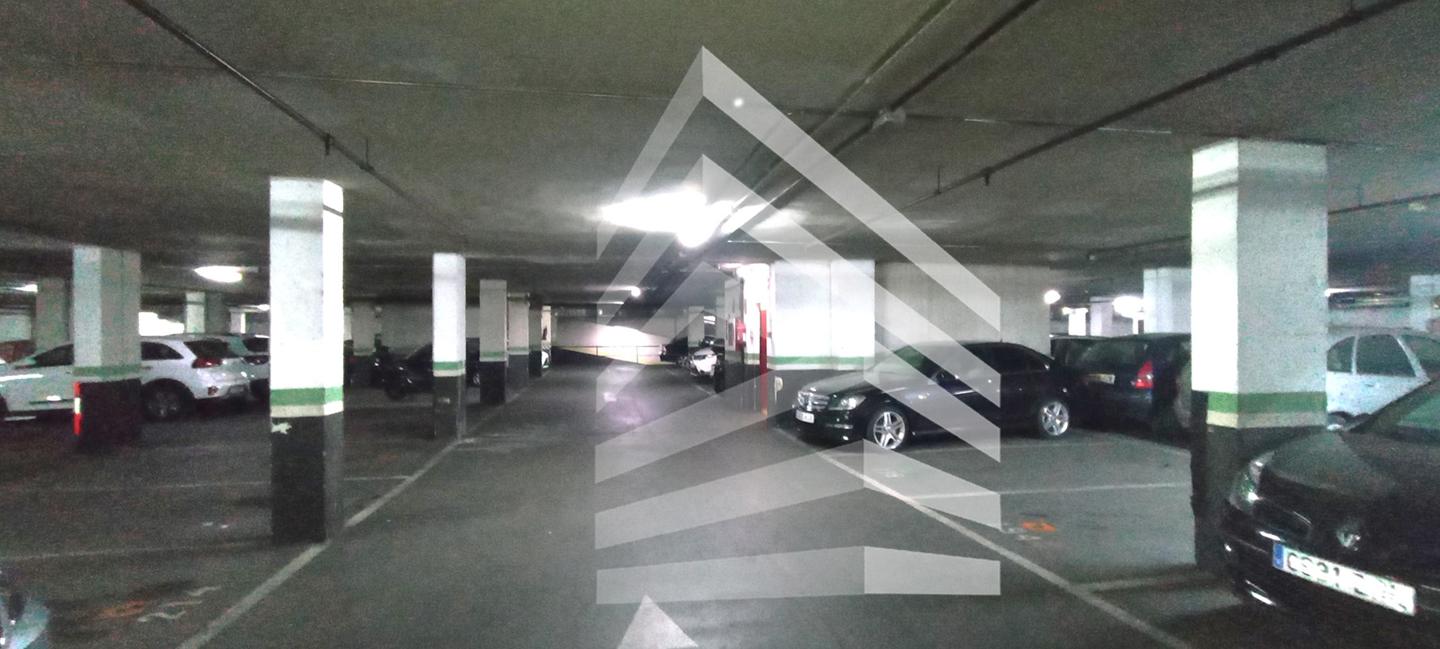parking en barcelona · carrer-de-sant-pere-d'abanto-08014 13100€