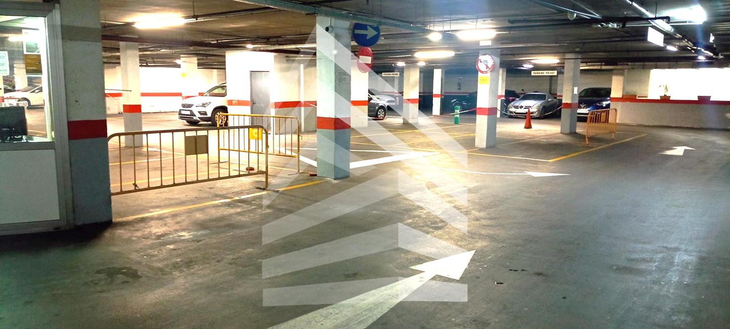 parking en barcelona · carrer-de-sant-pere-d'abanto-08014 13100€