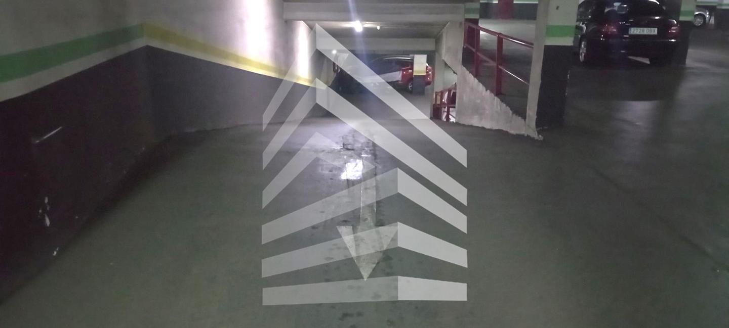 parking en barcelona · carrer-de-sant-pere-d'abanto-08014 13100€