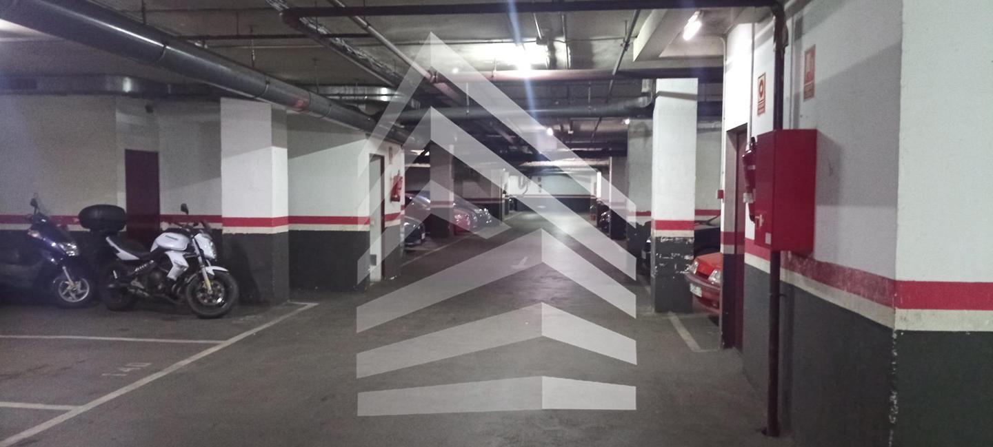 parking en barcelona · carrer-de-sant-pere-d'abanto-08014 13100€