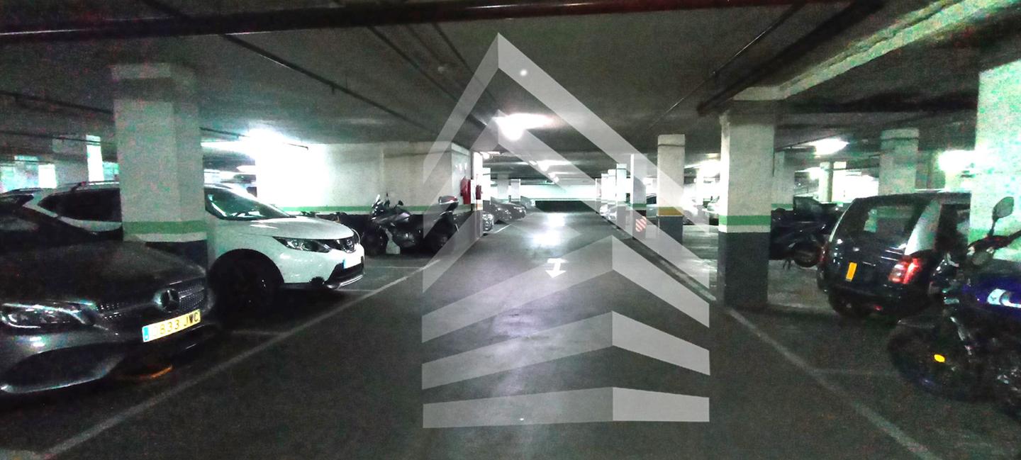 parking en barcelona · carrer-de-sant-pere-d'abanto-08014 13100€