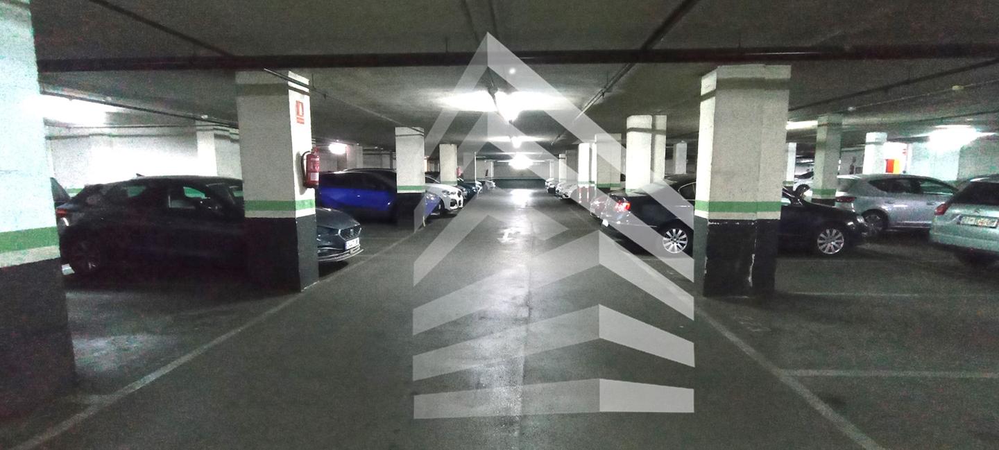 parking en barcelona · carrer-de-sant-pere-d'abanto-08014 13100€