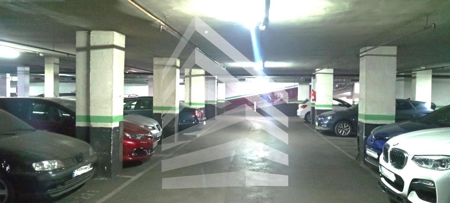 parking en barcelona · carrer-de-sant-pere-d'abanto-08014 13100€