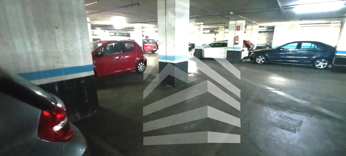 parking en barcelona · carrer-de-sant-pere-d'abanto-08014 13100€