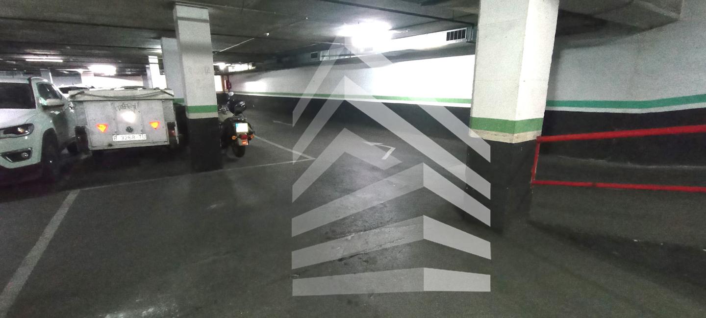 parking en barcelona · carrer-de-sant-pere-d'abanto-08014 13100€