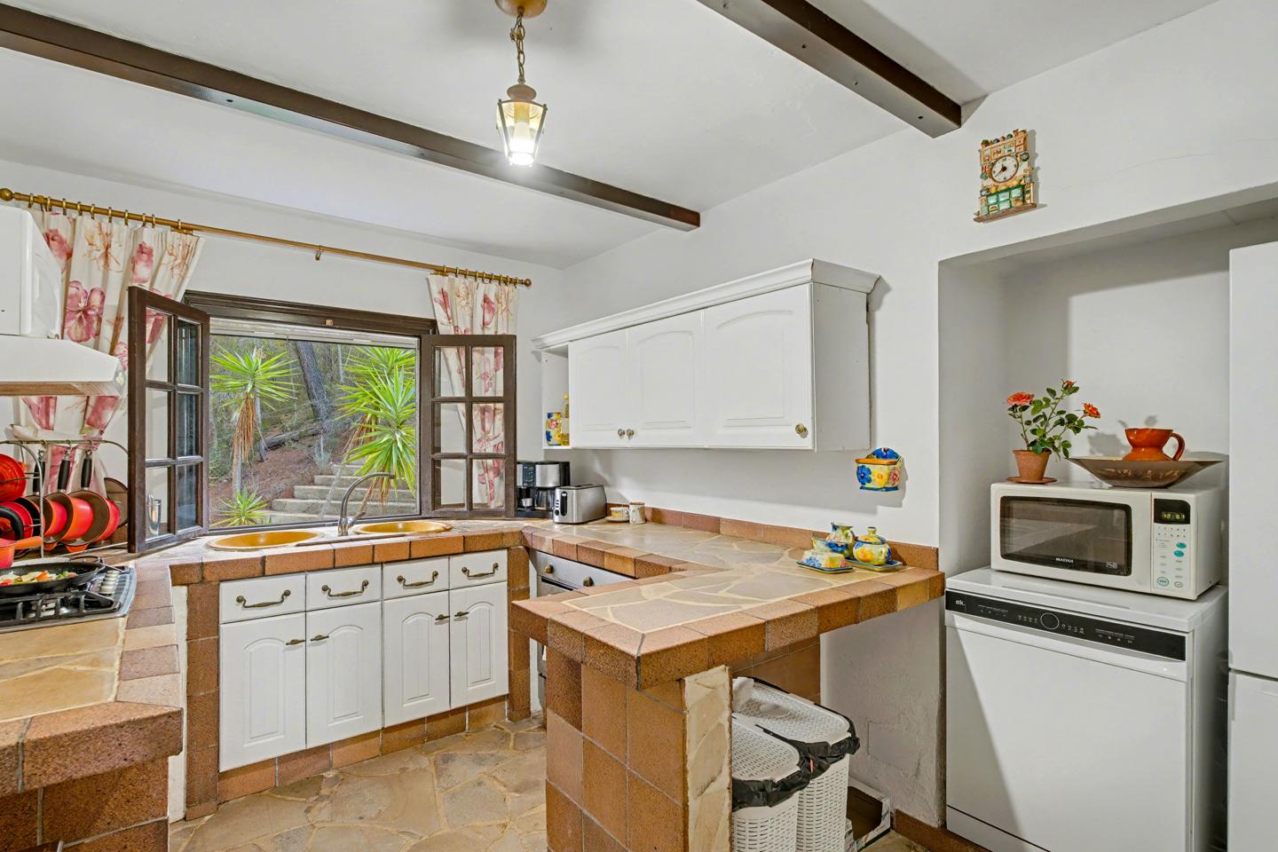 Finca con encanto entre pinos y vistas al mar, en Sant Elm — Sant Elm — Foto 10