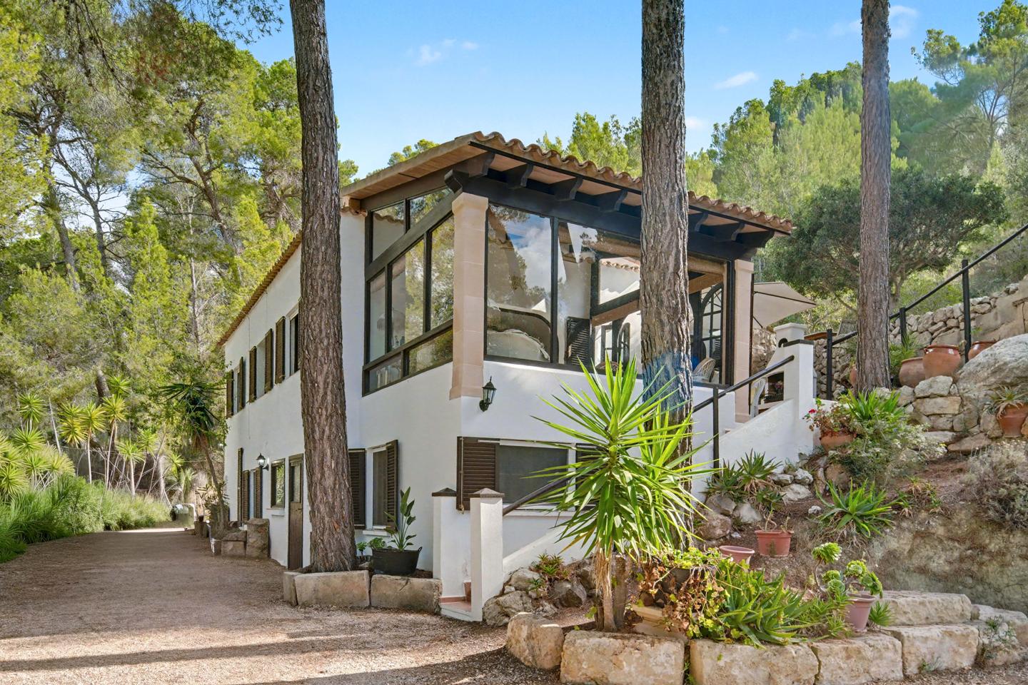 Finca con encanto entre pinos y vistas al mar, en Sant Elm — Sant Elm — Foto 2
