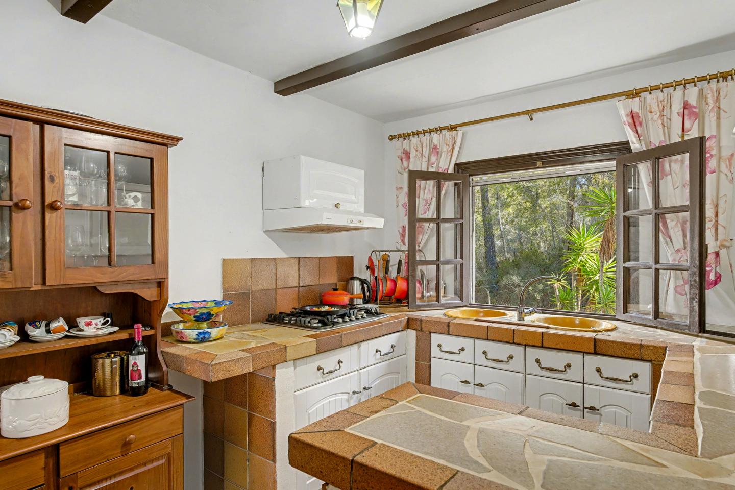 Finca con encanto entre pinos y vistas al mar, en Sant Elm — Sant Elm — Foto 9