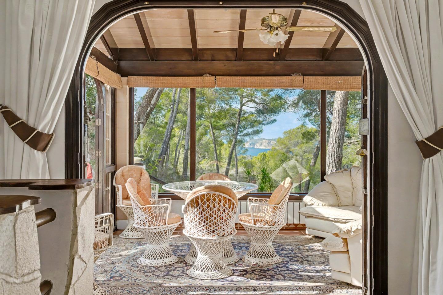 Finca con encanto entre pinos y vistas al mar, en Sant Elm — Sant Elm