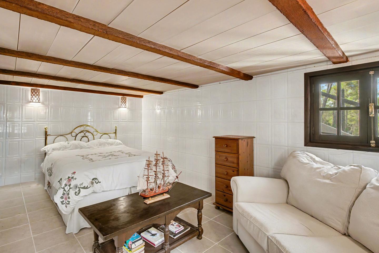 Finca con encanto entre pinos y vistas al mar, en Sant Elm — Sant Elm — Foto 15