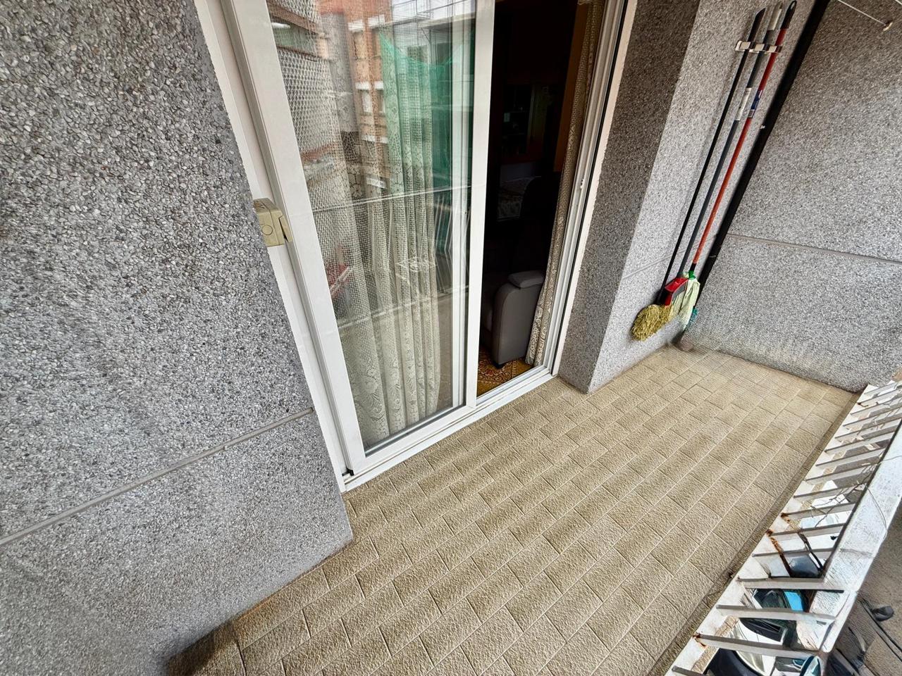 Piso en Carrer de Llinars, Cornellà de Llobregat, Barcelona de 87 m2