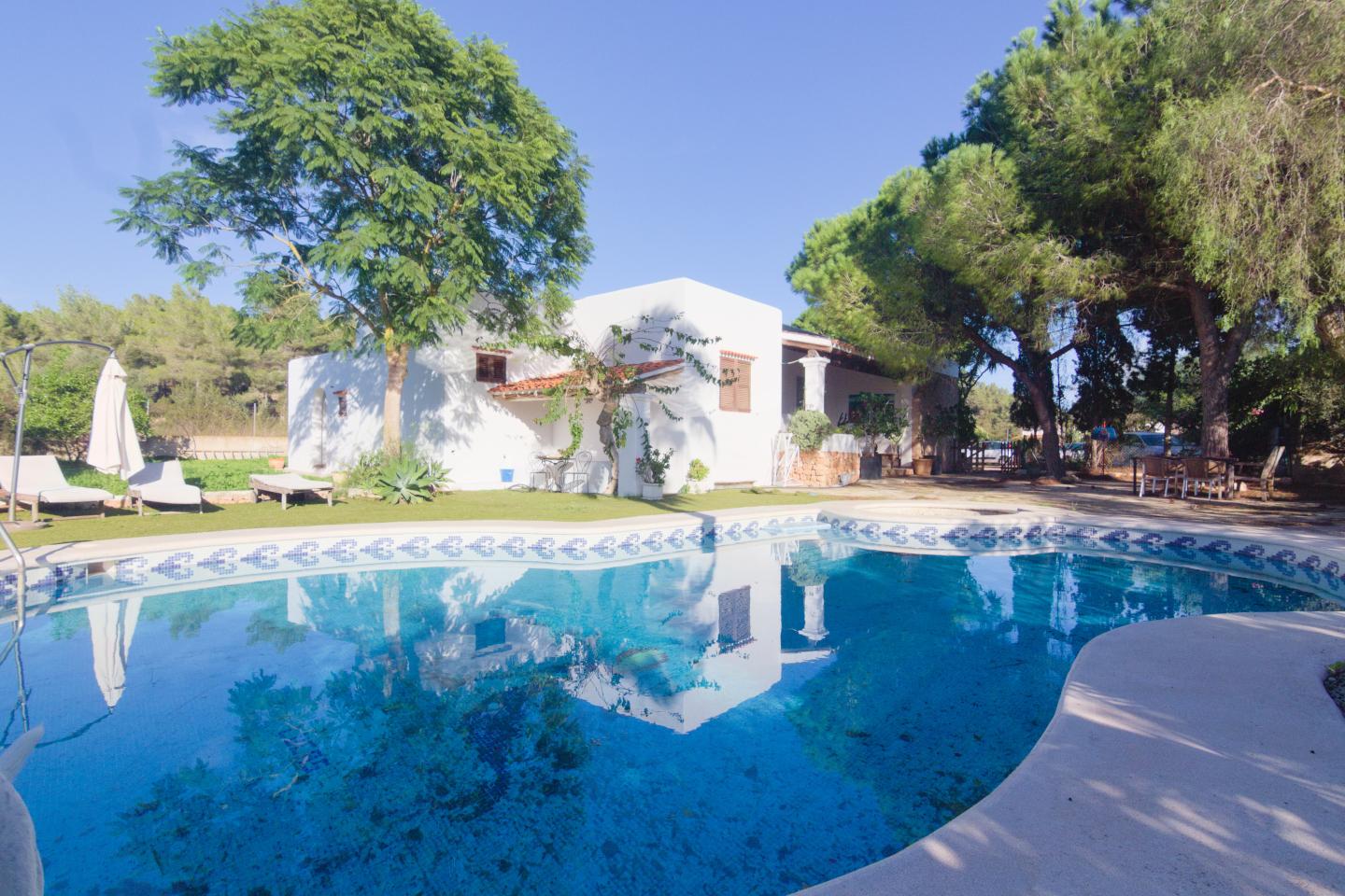 Rustic house with swimming pool and garden in a natural setting in Ibiza