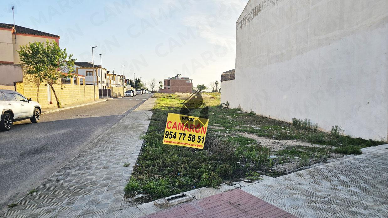 Terreno en venta en La Puebla del Río de 150 m2 REF:04121