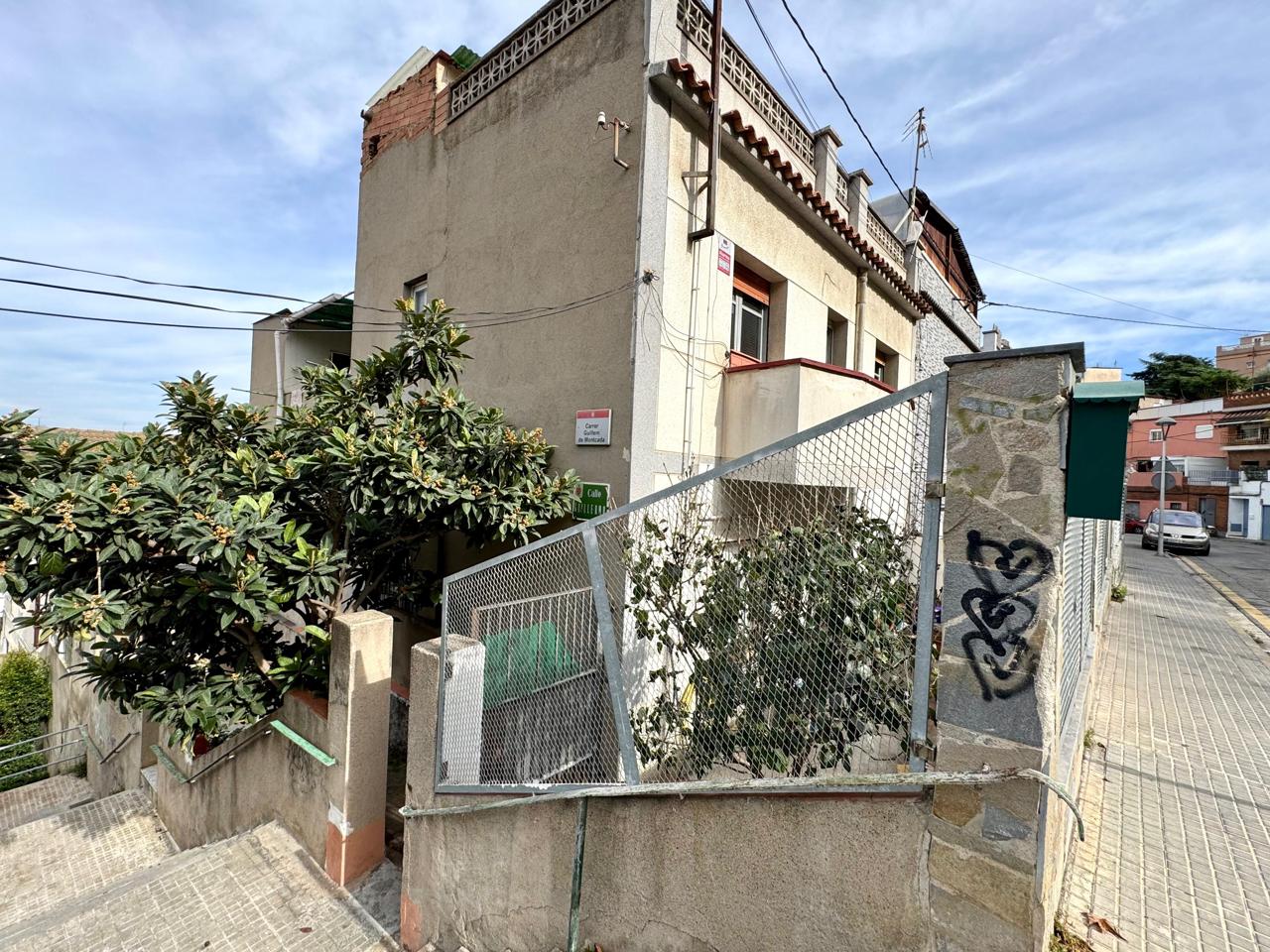 casa--chalet en montcada-i-reixac · font-pudenta 340000€