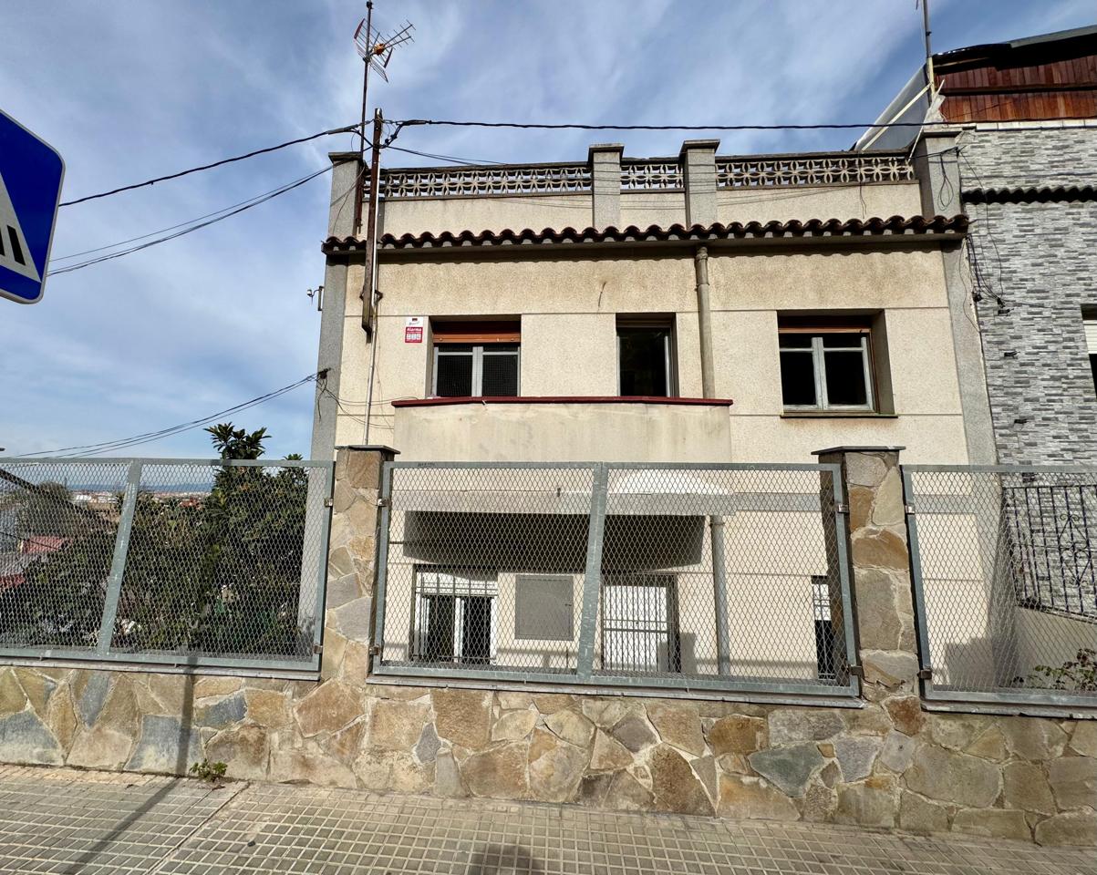 casa--chalet en montcada-i-reixac · font-pudenta 340000€