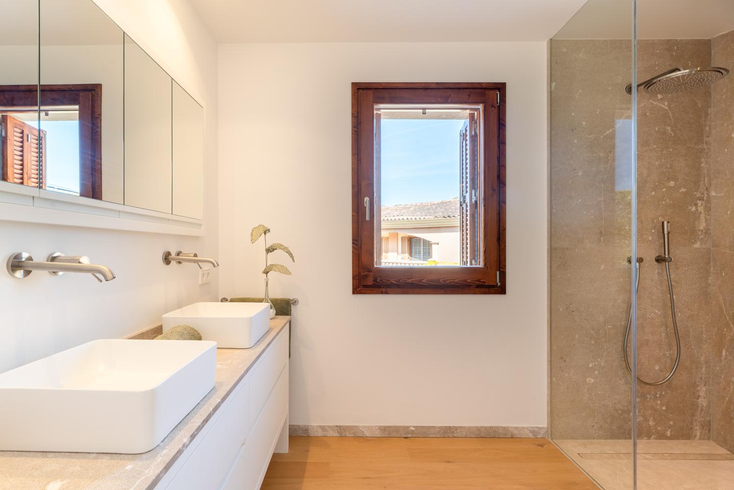 Casa de obra nueva con íntimo patio mediterráneo en S’Arracó — S'Arracó — Foto 10