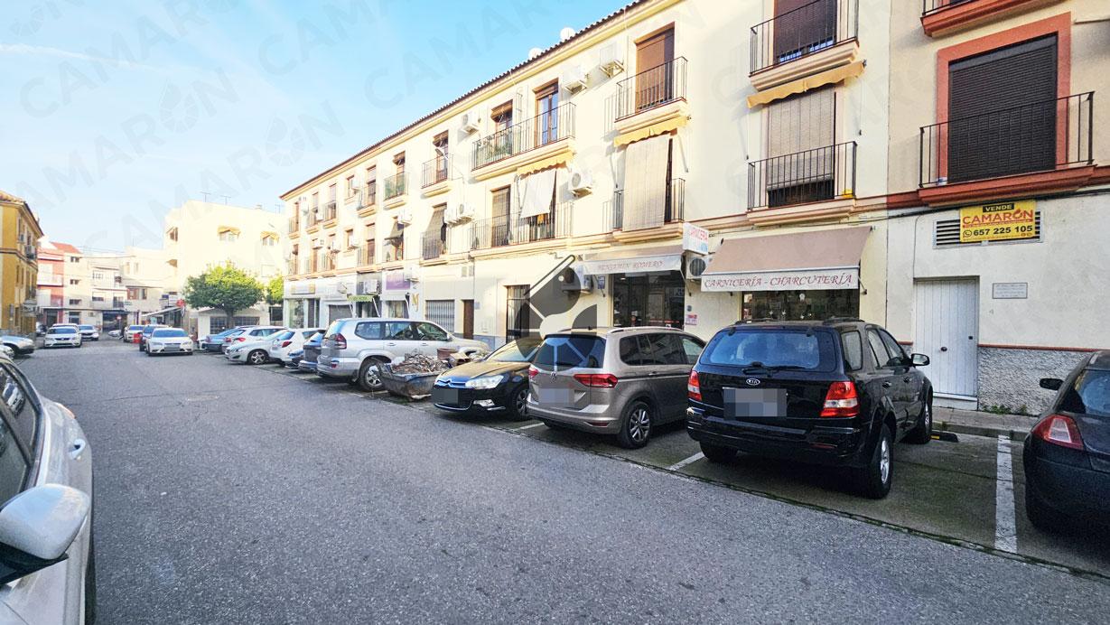 Local en venta en Coria del Río de 78 m2 REF:04141