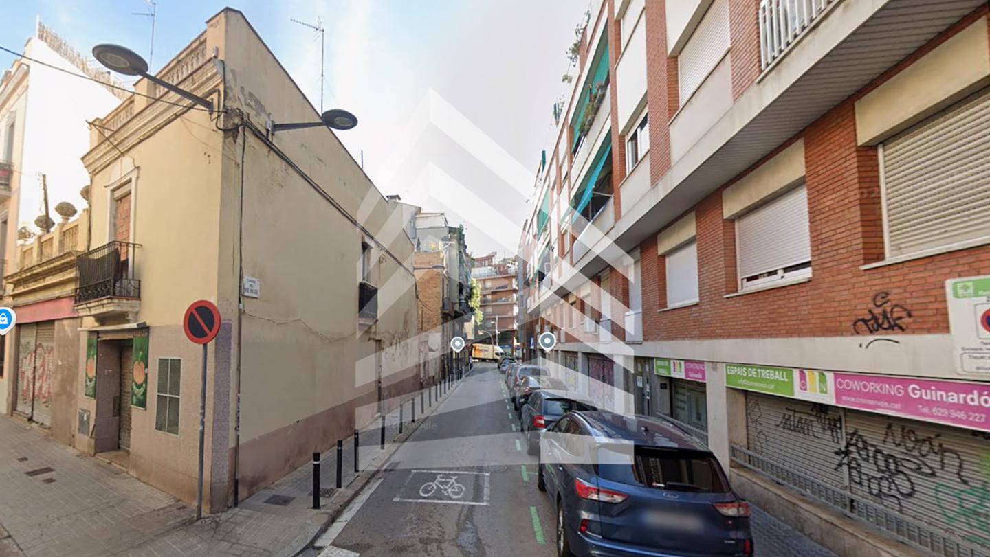 terrenos en barcelona · carrer-de-la-garrotxa-08041 958000€
