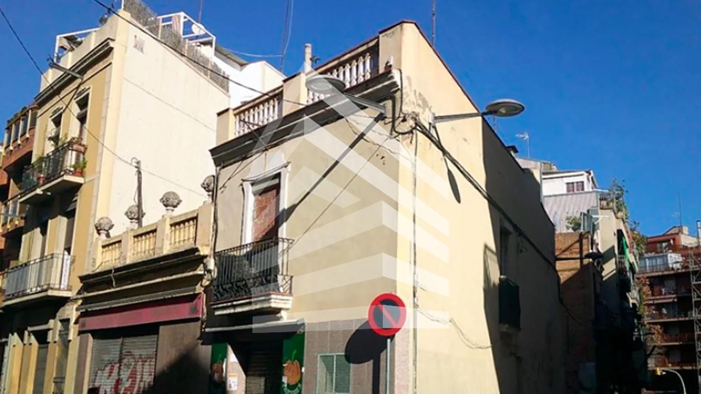 terrenos en barcelona · carrer-de-la-garrotxa-08041 958000€