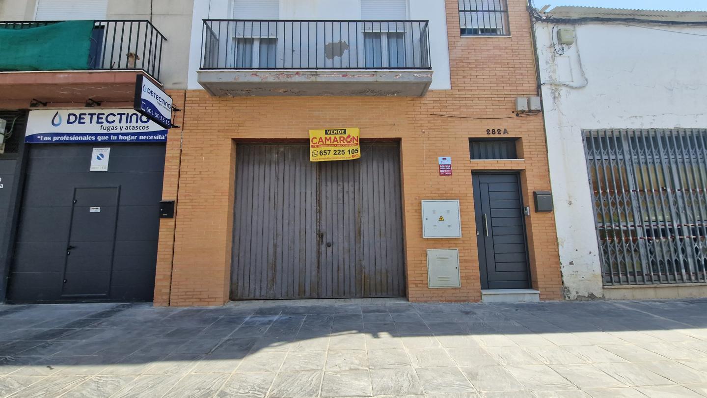 Local en venta en Coria del Río de 116 m2 REF:04160